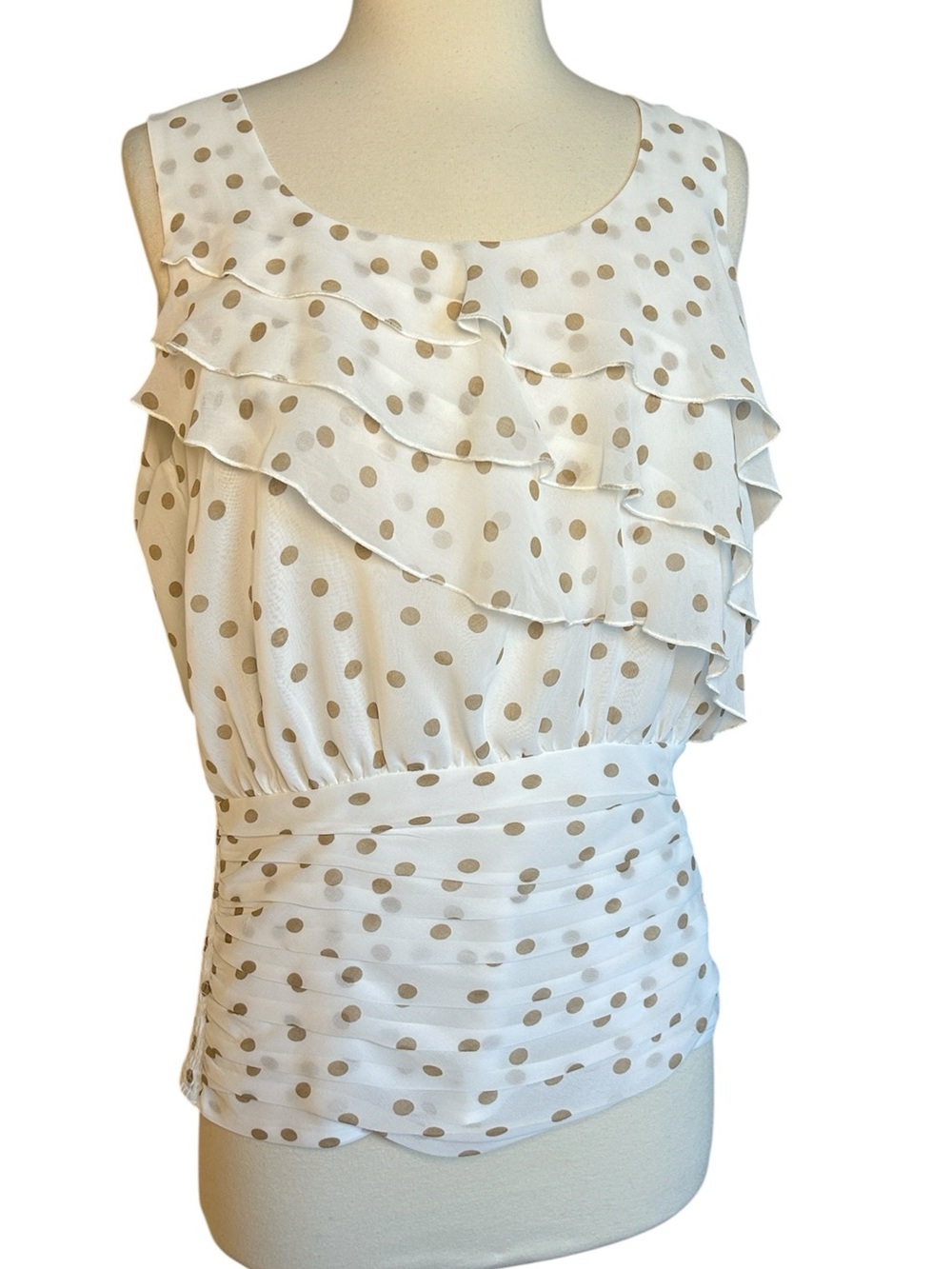 White House Black Market white tan Polk a dots sleeveless ruffled blouse size M